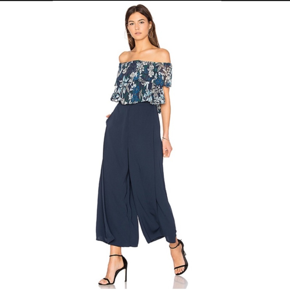 Keepsakes Meadow Cropped Pants in Navy!